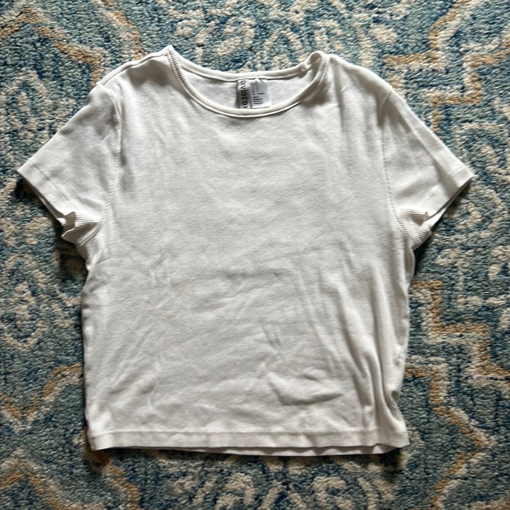 Barely used! White H&M crop top, to dress up or dress down.